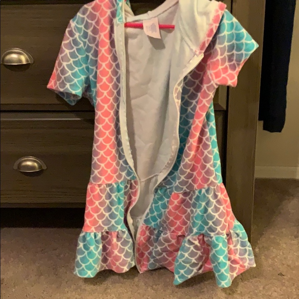 Girls zip up swim cover / jacket size 7 / 8